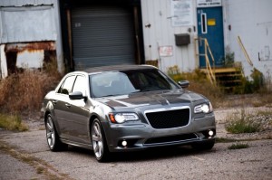 chrysler-300-srt8-2012-1