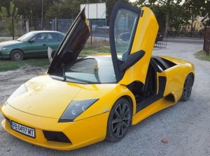 un-toyota-mr2-convertido-a-un-lamborghini-murcielago